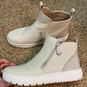 Vionic White Brinkley boots size 8
